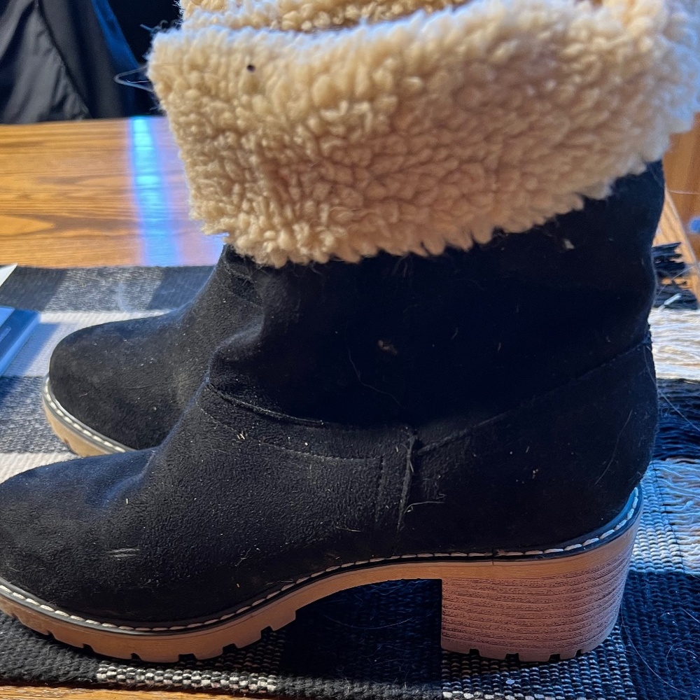 Cute boot - fold down cuff wear either way